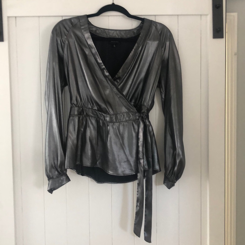 METALLIC WHO WHAT WEAR TOP